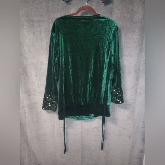 Elegant Green Women's Drape Top - Picture 10 of 12